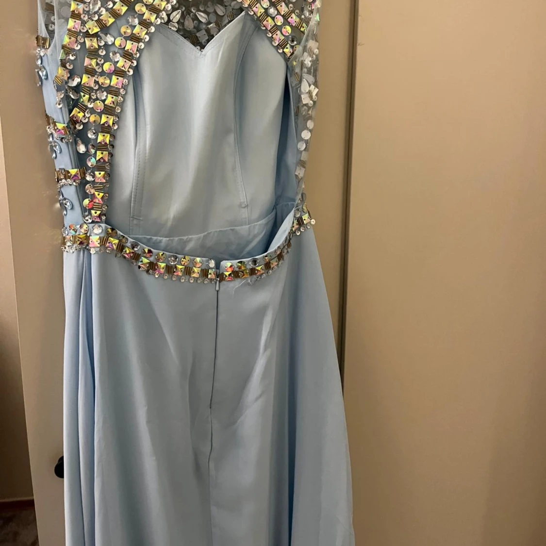 Ljusblå långklänning med paljetter - 90