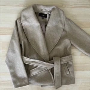 Beige kappa  - Beige kappa från vero Moda