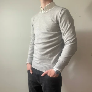 Merinoull tröja Riley  - Merinoull ull tröja från märket Riley, storlek S funkar till XS också, i fint skick. Pris 359kr, skriv vid fundering eller fråga 👀