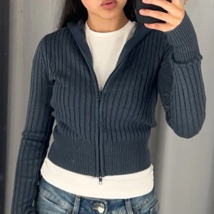 Stickad zip up - blå stickad zip up från hm🫶🏻