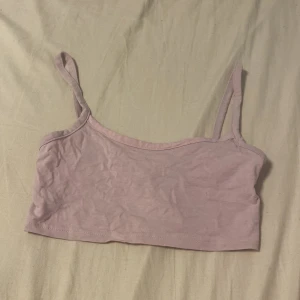  Rosa topp från H&M -  Säljer en rosa Topp från H&M i storlek XS