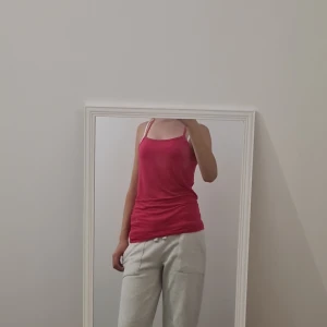 Chockrosa linne med stenar - Jättesnyggt linne med typ rhinestones och lite boxarrygg ish modell. Står xl, men skulle säga s/m