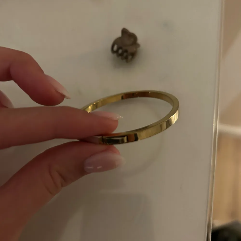 Super fint armband, i super bra skick❤️nypris 600. Asusteet.
