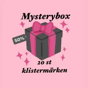 Få 20 st mystery klistermärken för HALVA priset 🩷☺️🎁 frifrakt via plick (tema mörk, svart, tecknat, quotes, musik, djur)