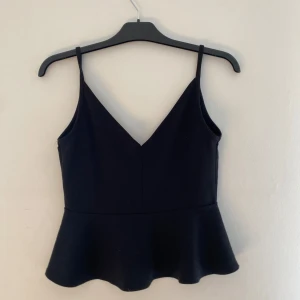 Topp - Topp ifrån bikbok, sparsamt använd.