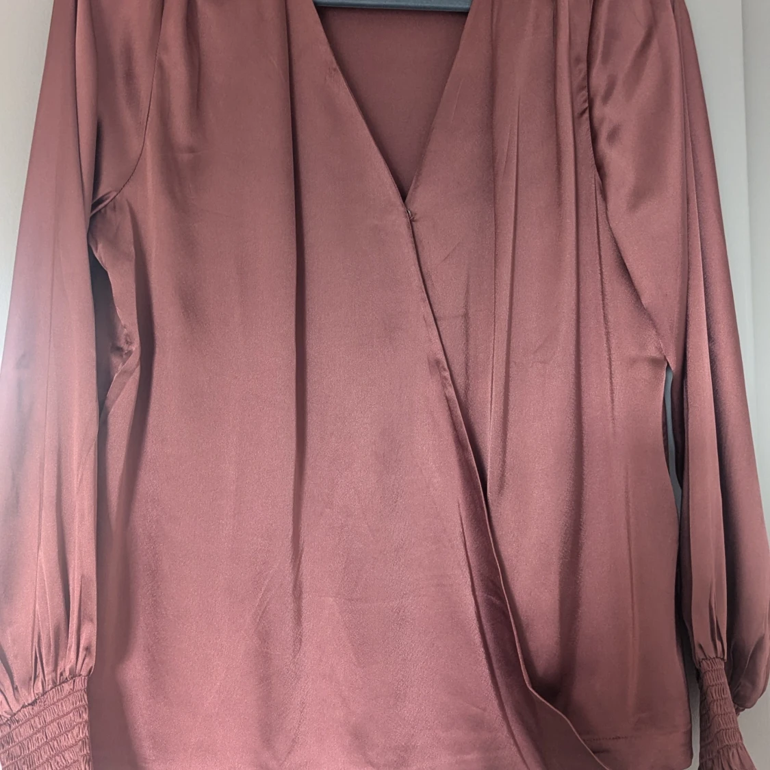 Glansig höstrosa blus