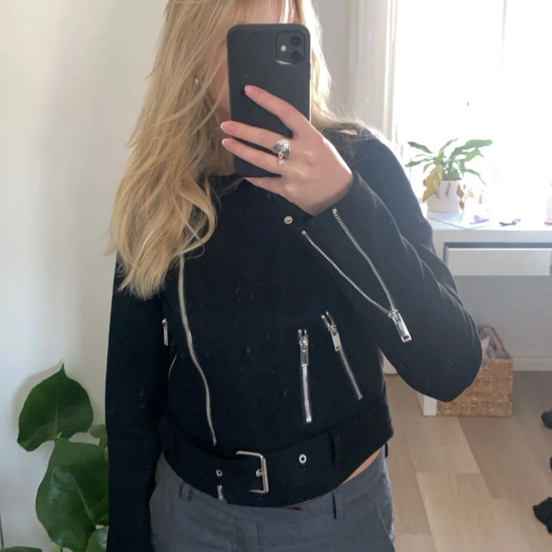 Svart skinnjacka från NLY Trend - 90