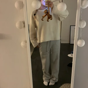 Grå vida mjukisbyxor  - Gråa supersköna mjukisbyxor från Zara 🌟