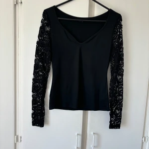 Tröja med spets - Aldrig använd! 