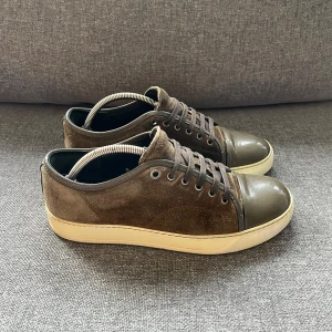 Lanvin - Säljer ett par sköna lanvins i UK 6, passar 41. Dustbag medföljer. Hör av er vid funderingar 👌