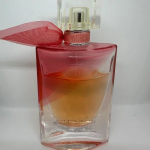 Lacome parfym - 50 ml. Men är 30 ml i.  