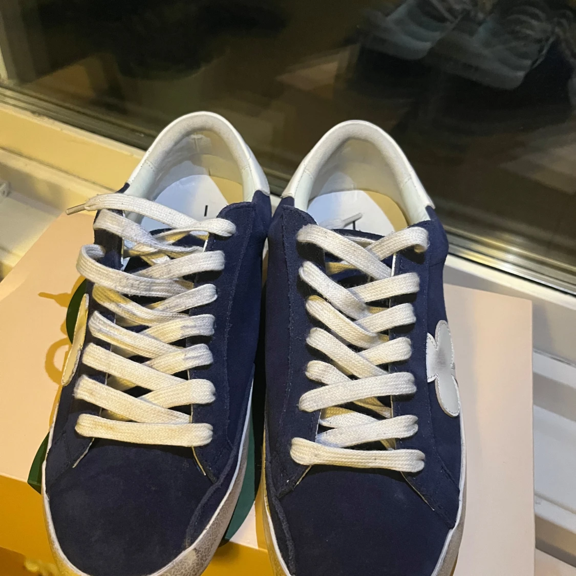 Mörkblå skor från the gallerist  - 92