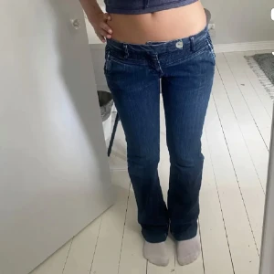 Lågmidjade jeans  - Snygga jeans får ej ansökning av (Lånade bilder)