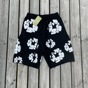 Denim tears shorts - Säljer nya denim tears shorts för billigt pris 