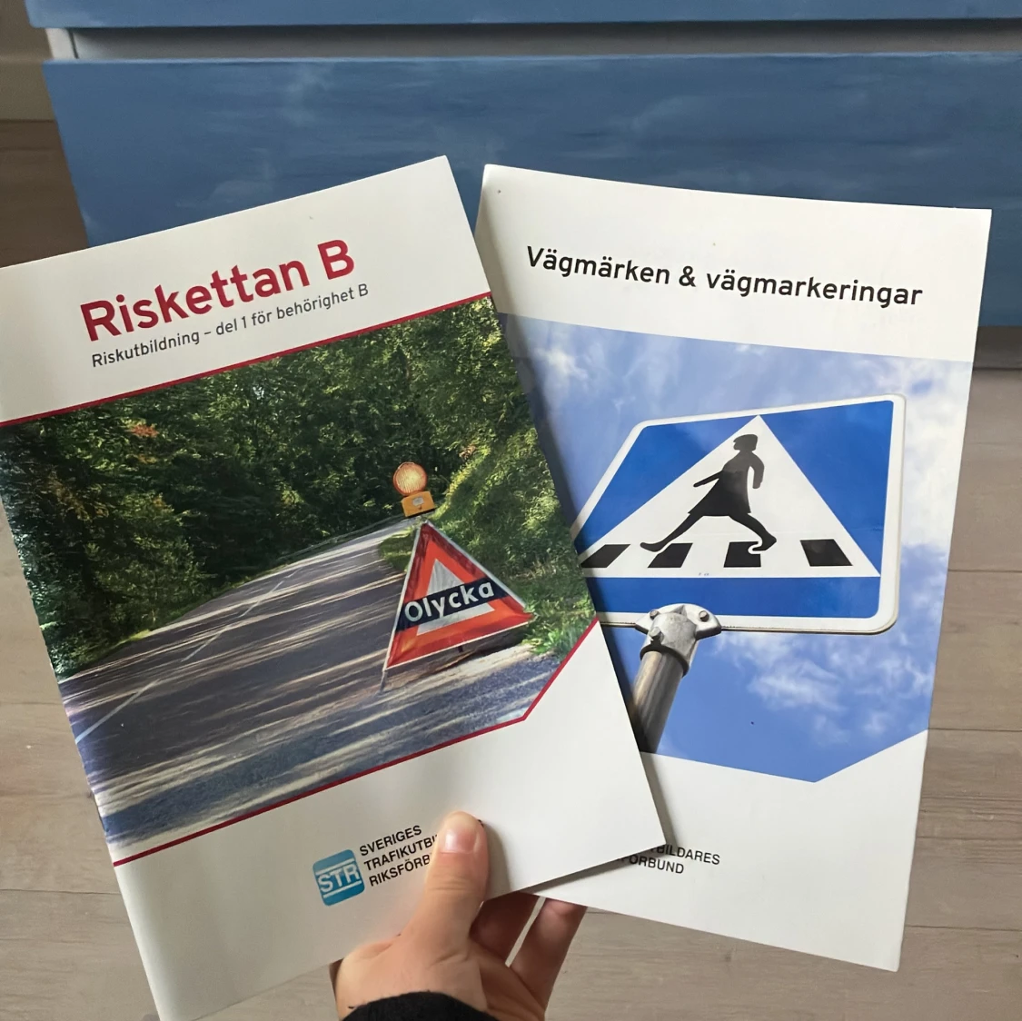 Körkortsböcker - teori  - 93