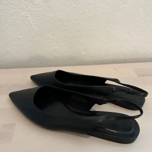 Slingback pumps - Så snygga slingback pumps som aldrig är använda utan endast testade! Ingen klack