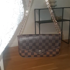 Väska  - Nyskick Kom DM för fler bilder/info