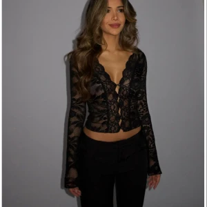 Venderbys topp - Intressekol på denna fina toppen från Venderbys. Storlek S/M men mer åt small. Nypris 700kr, helt oanvänd💗 Slutsåld på hemsidan.