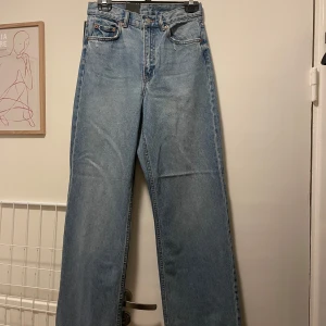 Blå jeans från Dr. Denim - Helt nya jeans från Dr. Denim, modell Echo. Säljer pga fel storlek. Skriv för fler bilder:)