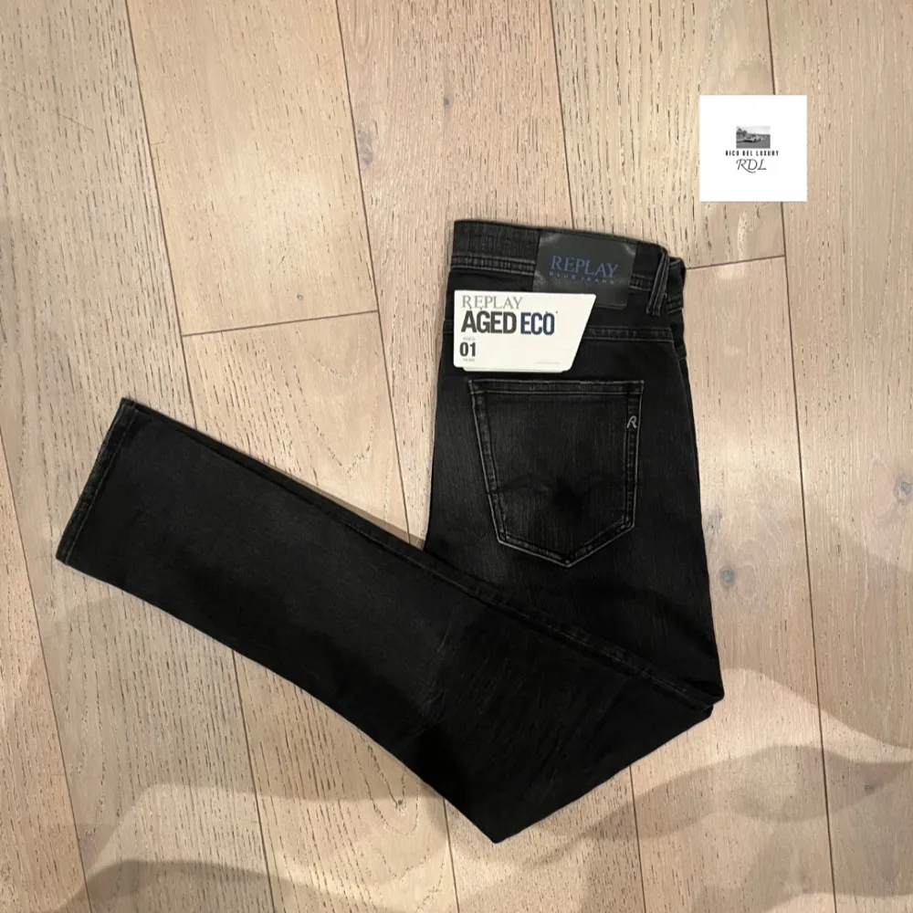 Replay jeans | Skick - 9,8/10 | Size - 30/32 | Pris - 649kr | Modellen är ca 182cm lång | Fraktar via postnord eller instabox på köparens bekostnad | Hör av dig vid minsta fråga eller fundering // . Jeans & Byxor.