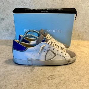 Philippe Model  - Säljer nu dessa riktigt feta Philippe Model skor! | Skick: 9/10 | Pris: 2299kr | Tillbehör: Allt OG, Box och dustbag | Fraktar via PostNord eller Instabox | Pris kan diskuteras | Hör av dig vid frågor | Mvh Leon 