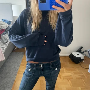 Marinblå sweater - 🙌🏼