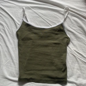 Linne - Säljer ett linne från bikbok i storlek xs! Skulle inte säga att det är några defekter på💕