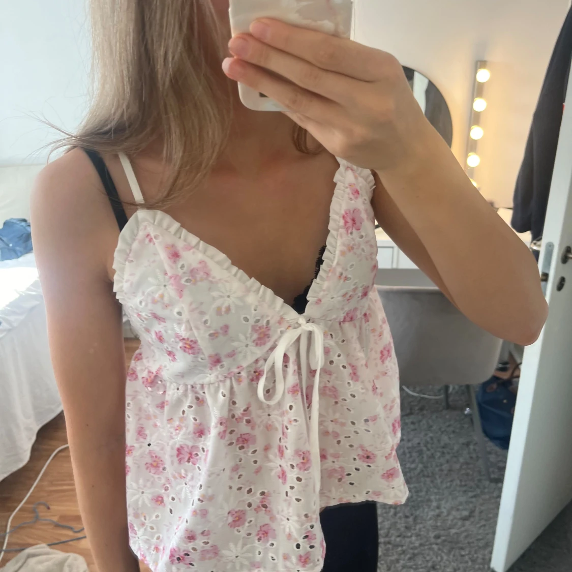 Fin blus med blommor  - 91