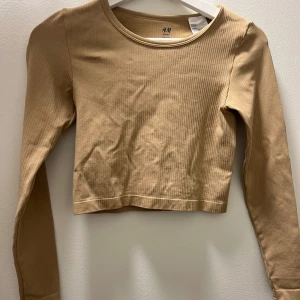 Träningströja  - Träningströja i storlek S, använd fåtal gånger, i fint skick 