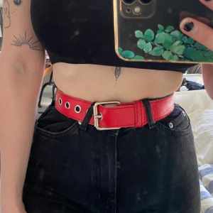 Skärp  - Jättefint vintage skärp men för litet för mig. Justerbart mellan ca 51-65 cm.