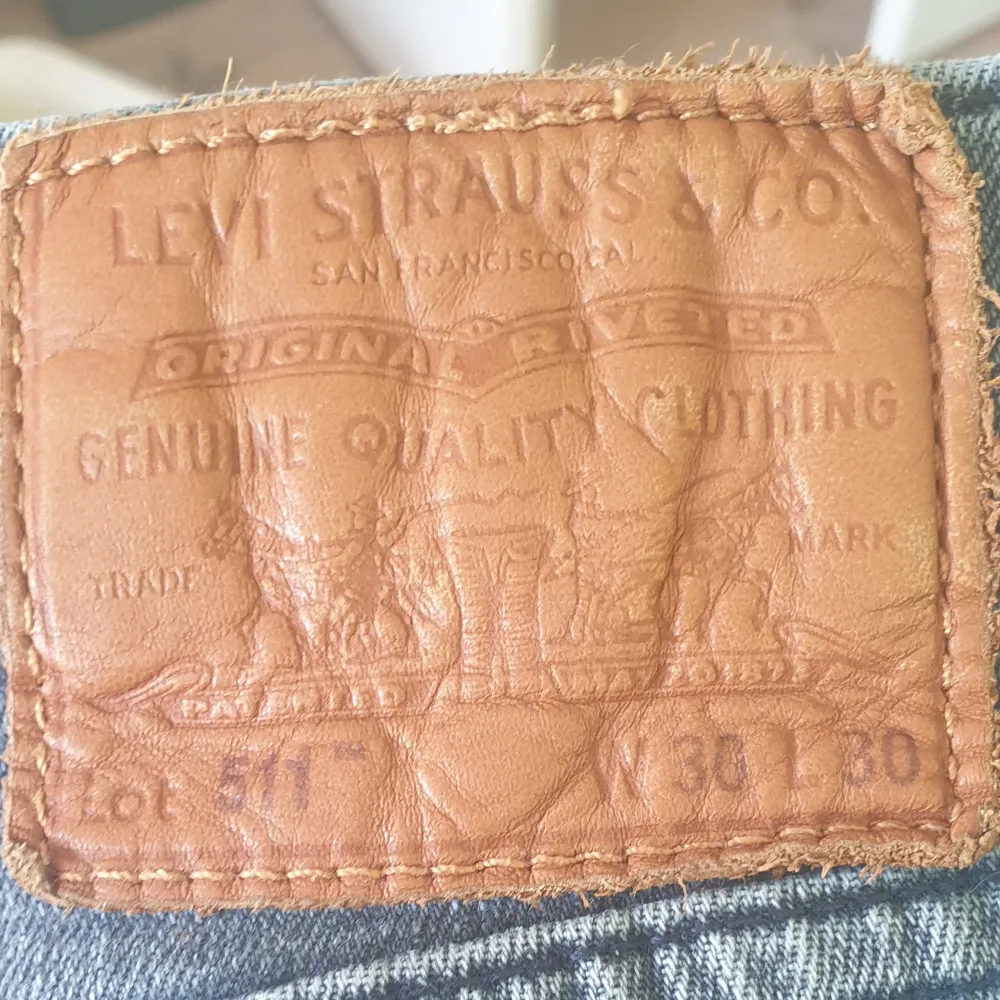 Levi jeans 511. Inga problem med jeansen utöver att lappen där back är skrynklig. Säljer då jeansen inte passar mig.. Jeans & Byxor.