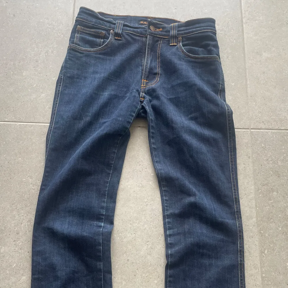 Nudie jeans i nyskick. Modellen på dom är slim jim. Hör av er om ni vill ha fler bilder eller annat!. Jeans & Byxor.