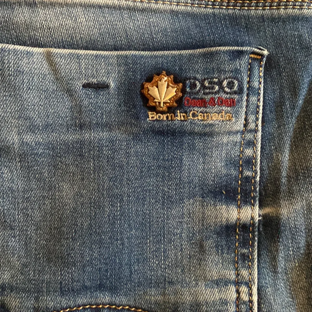 Tja, säljer nu ett par jeans från dsquared2. De är i storlek 50. Säljs pågrund av att de inte passar mig längre. De är i bra skick. 9/10. Skriv gärna om ni har frågor. Nypris runt 6000kr. Jeans & Byxor.