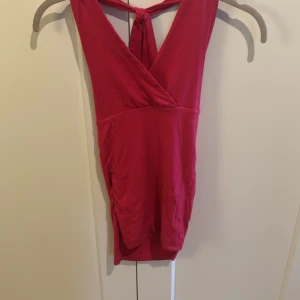 2000s sommar tröja☀️💗 - Bra skick,färgglad tröja den är från H&M storlek xs kanske xss!!!