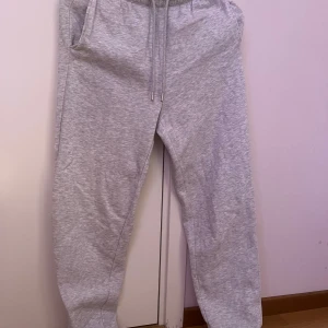 Mjukisbyxor - Mjukisbyxor från h&m  höjmidjade