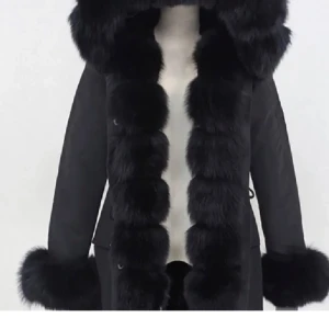 Pälsjacka  - Användend 1 vinter, i väldigt bra skick. Äkta päls 