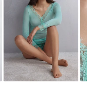Intimissimi tröja - Säljer min fina intimissimi ”Modal Cashmere Ultralight Long Lace Shirt”. Ääälskar den men kommer tyvärr inte så mycket till andvändning! Den är i färgen ”glacier Green” så unik o fin turkosa färg❤️storlek S. Köpt för 449! Mycket bra skick