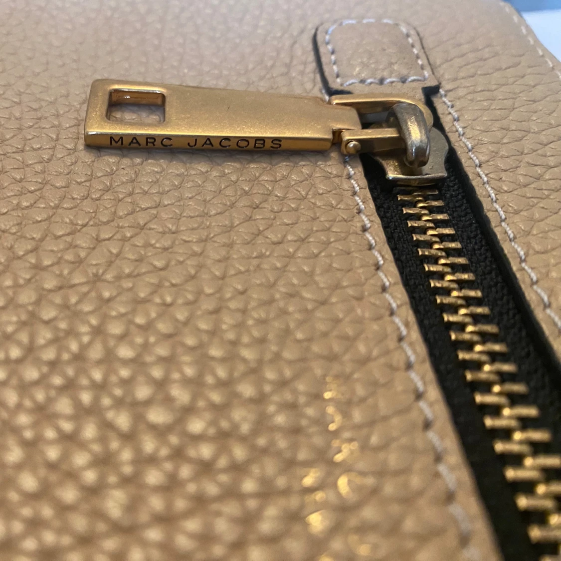 Marc Jacobs Gotham Leather/ cross body wallet   - 91