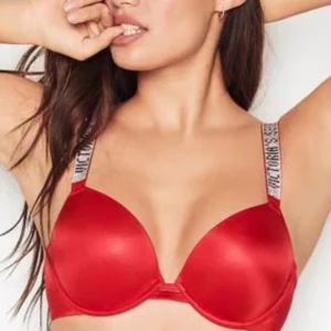 Victoria secret bh - Helt ny kom privat för mer detaljer osv Köpt för 1400kr Ge prisförslag