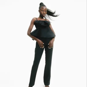 Rosett topp - Oanvänd, ny skick. Går att ta bort axelbanden om man vill❤️