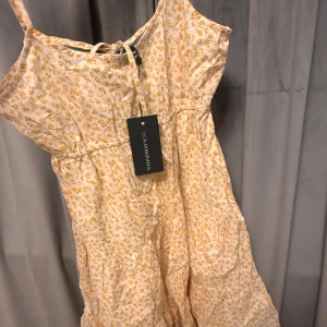 klänning - aldrig hsft på mig