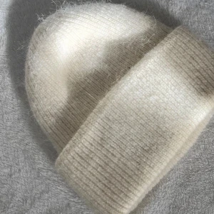 Vit mössa  - Fint skick från julidesign