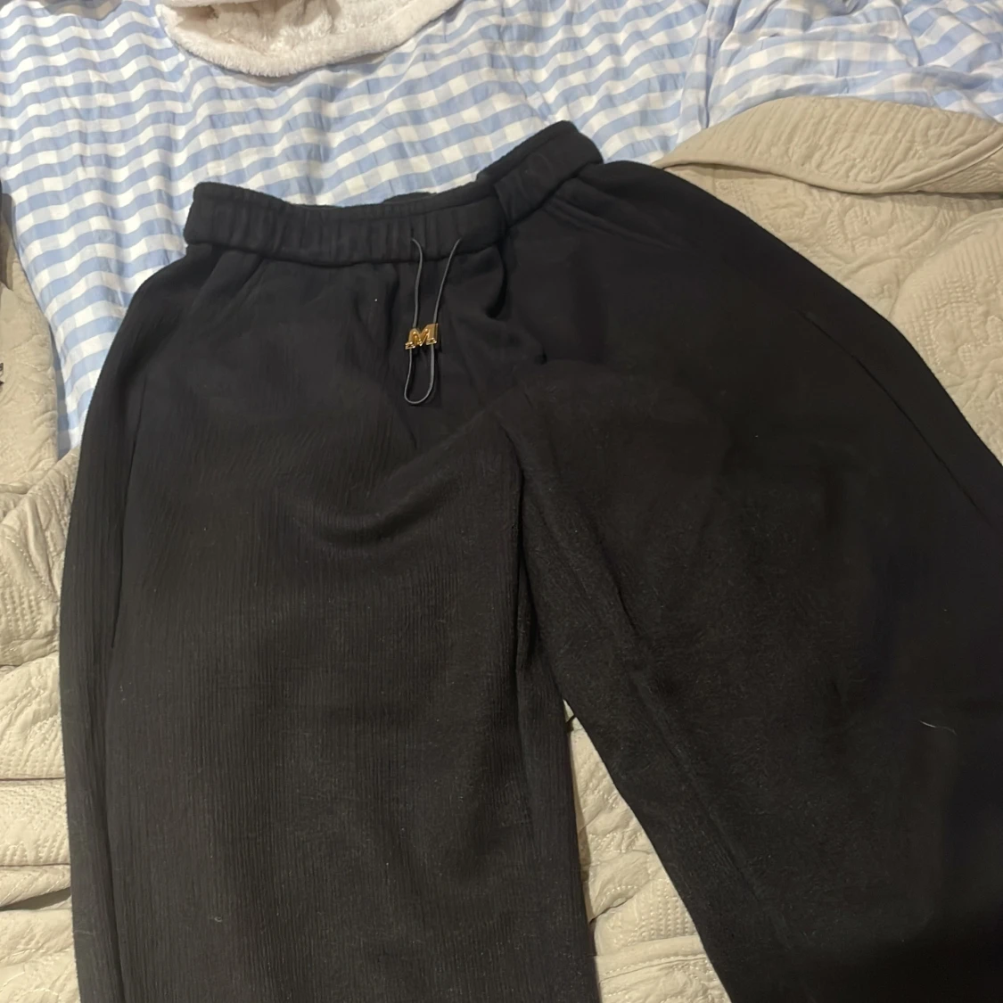 Svarta mjukisbyxor med snörning - 92