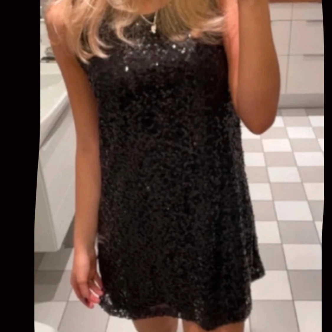 Svart glittrig kortklänning
