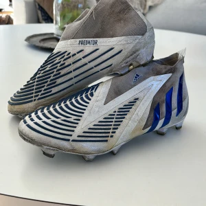 Adidas predator edge + - Säljer mina fotbollsskor som har blivit för små dem är i ett bra skick men har bytt sulan på dem. Kan tvätta om man vill 