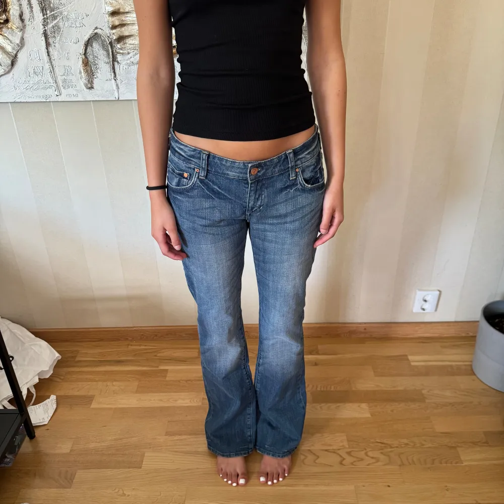 Säljer helt nya jeans fit star storlek 30/32. Aldrig använda, prislappen finns kvar.   Ni får själva stå för frakten . Jeans & Byxor.