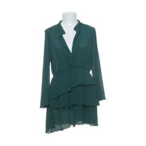 Grön klänning ZARA - Grön klänning från zara i gott skick 💚