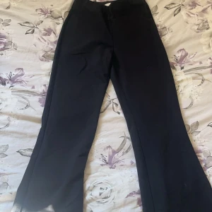 Kostymbyxor - Kostymbyxor ifrån hm Använda i mycket gott skick! 