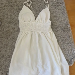 Vit klänning  - Bra skick 