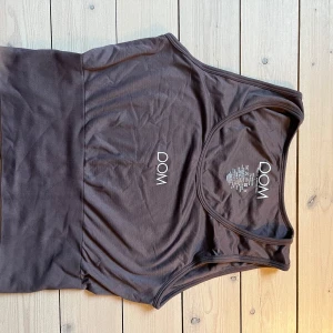 Träningstopp DOM - Underbar träningstopp i mjukt tyg, aldrig använd 